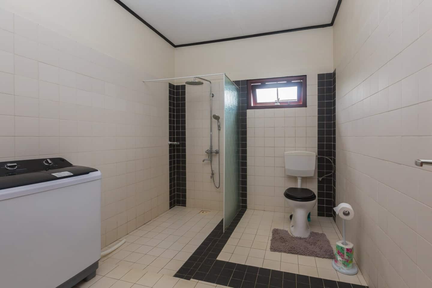 Badkamer van Villa Weltevreden met inloopdouche